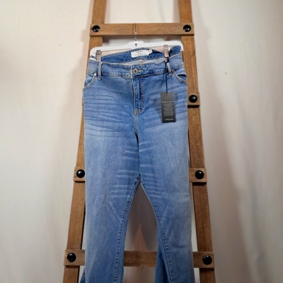 Torrid Slim Cut Boot Jeans Sz 26 - Picture 9 of 9